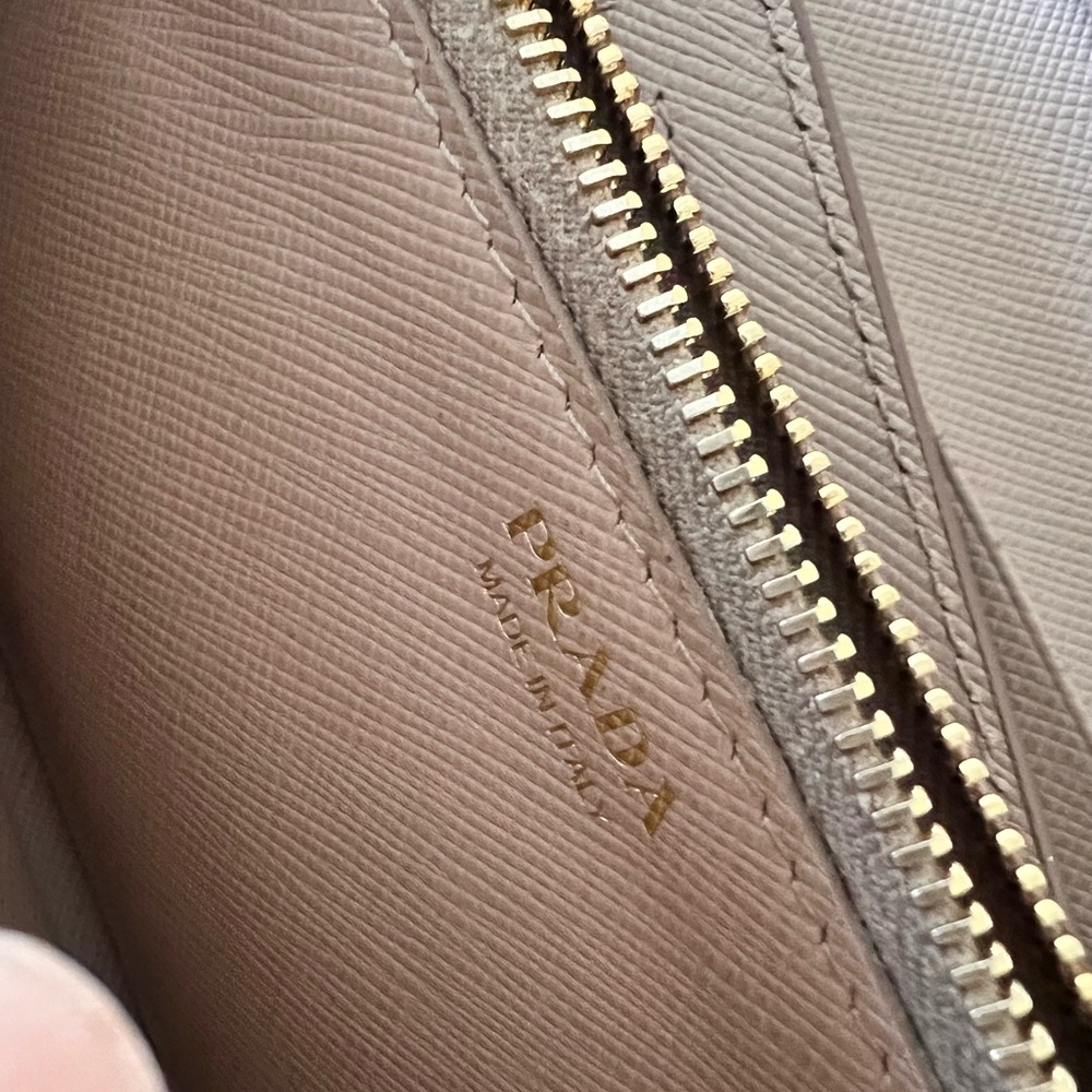 Prada Wallet - Picture 16 of 16